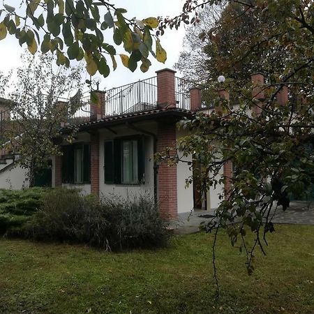 Al Vecchio Pero, Con Ampio Giardino Privato Villa La Morra Eksteriør billede
