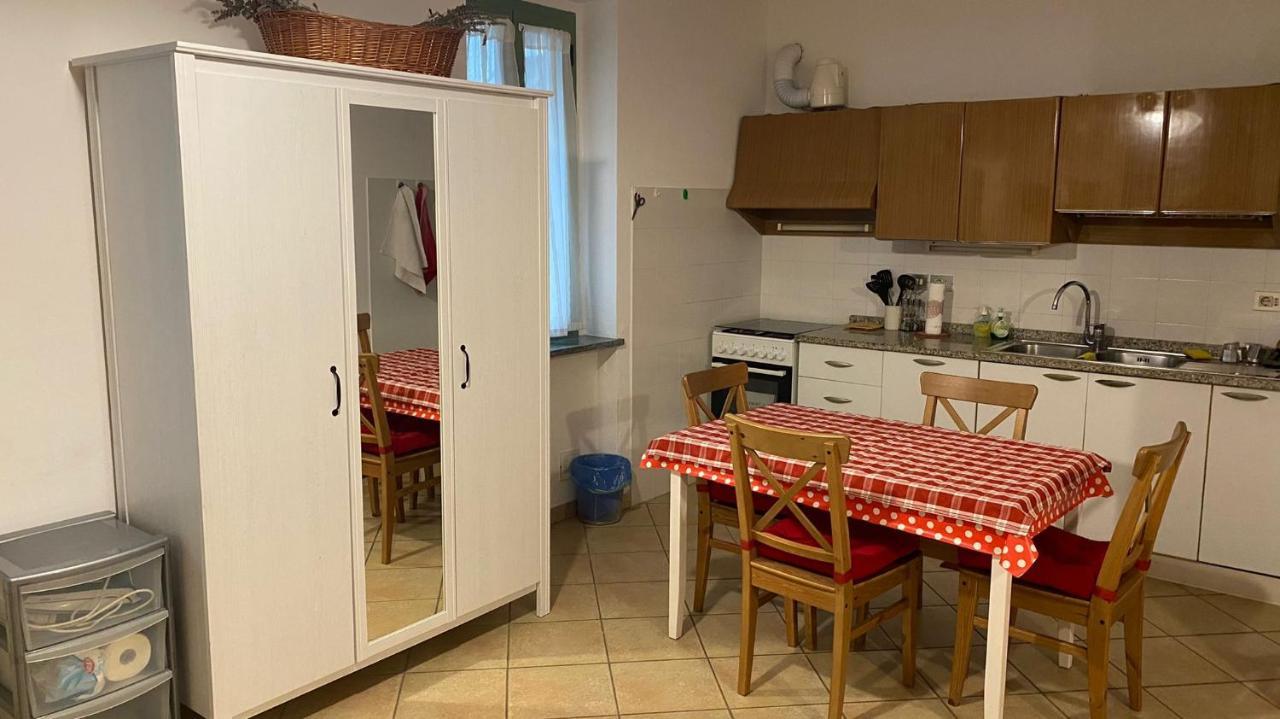 Al Vecchio Pero, Con Ampio Giardino Privato Villa La Morra Eksteriør billede