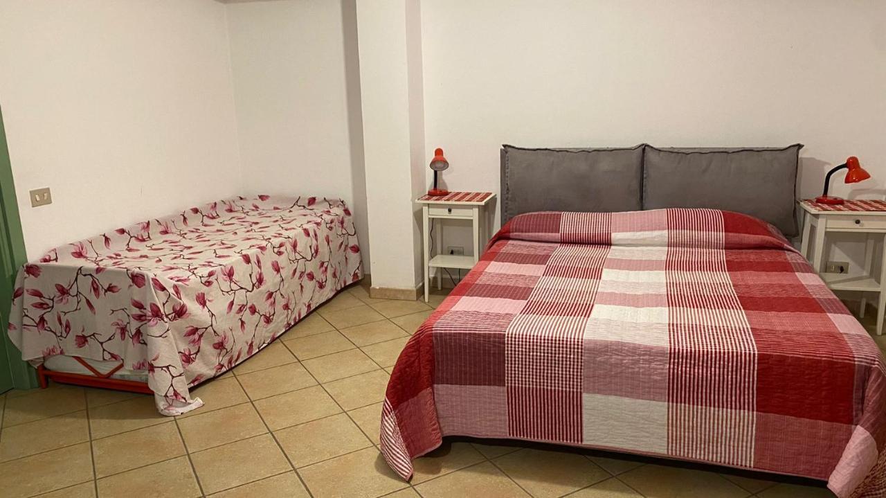 Al Vecchio Pero, Con Ampio Giardino Privato Villa La Morra Eksteriør billede