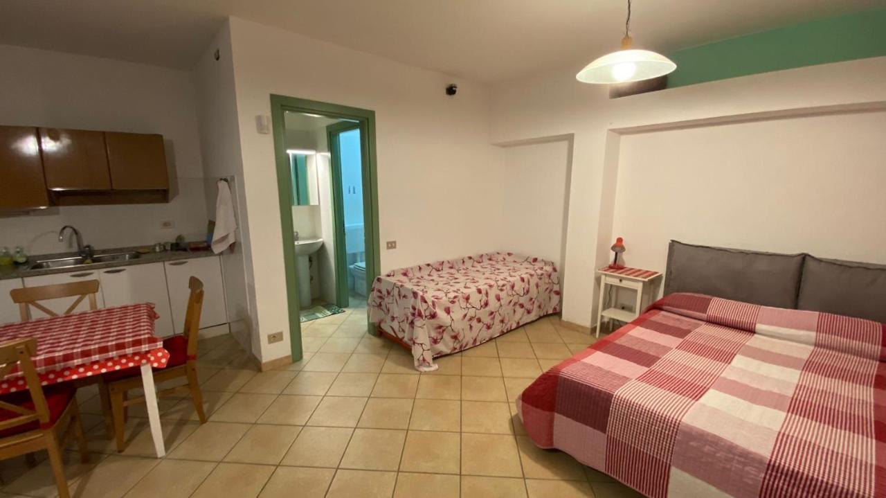 Al Vecchio Pero, Con Ampio Giardino Privato Villa La Morra Eksteriør billede