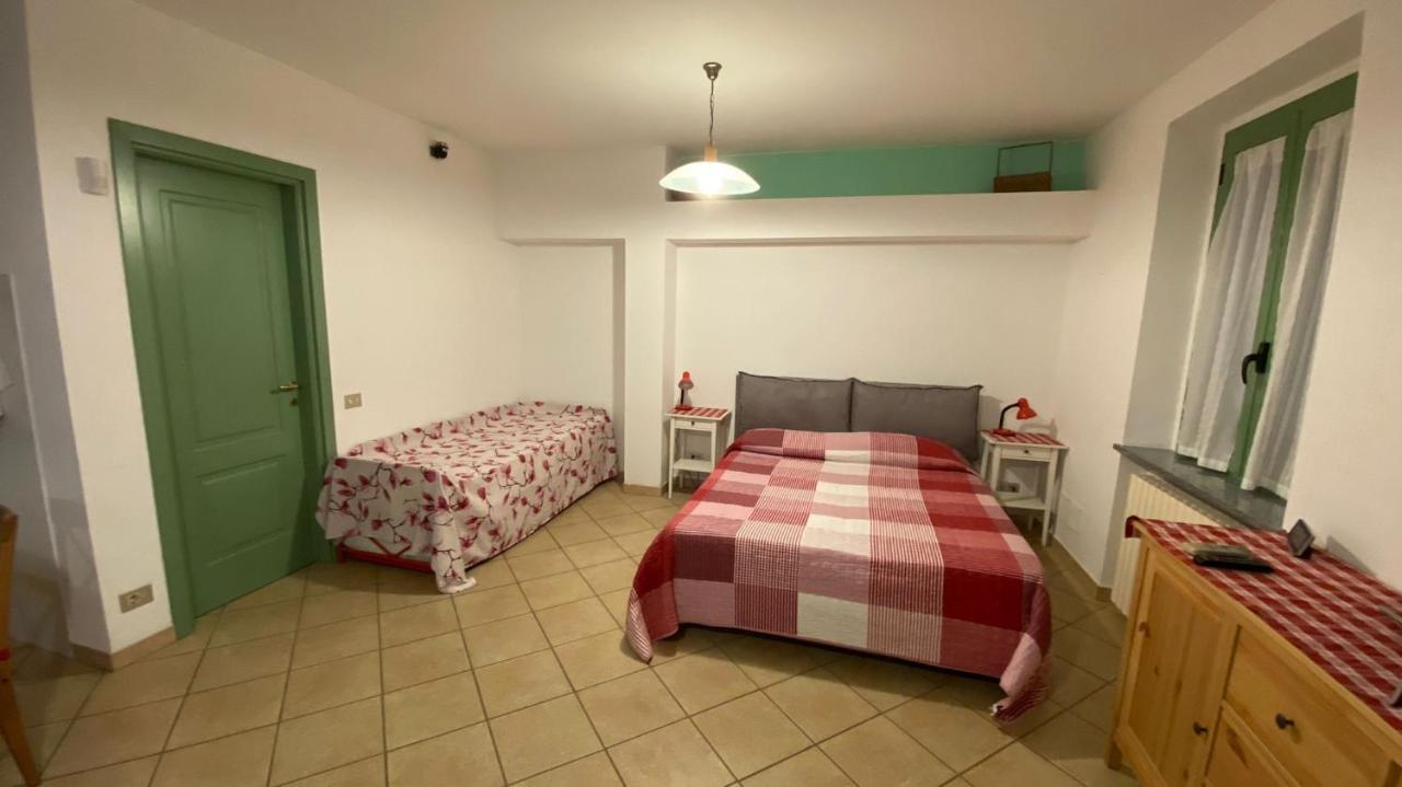 Al Vecchio Pero, Con Ampio Giardino Privato Villa La Morra Eksteriør billede