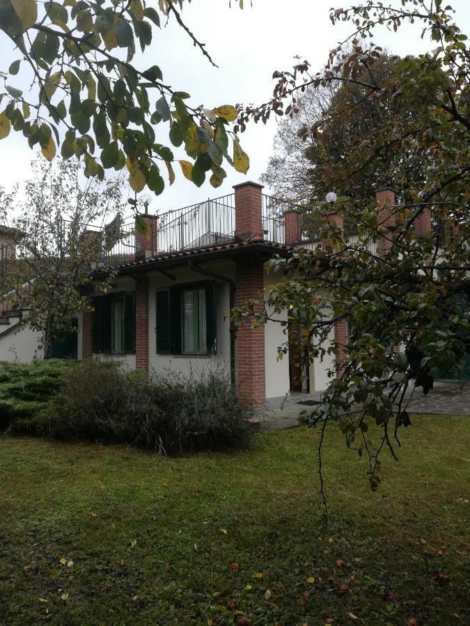 Al Vecchio Pero, Con Ampio Giardino Privato Villa La Morra Eksteriør billede